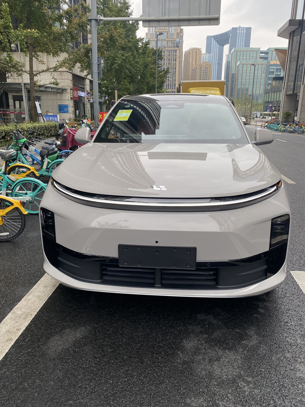 BG大游集团 MEGA 高压纯电 MPV